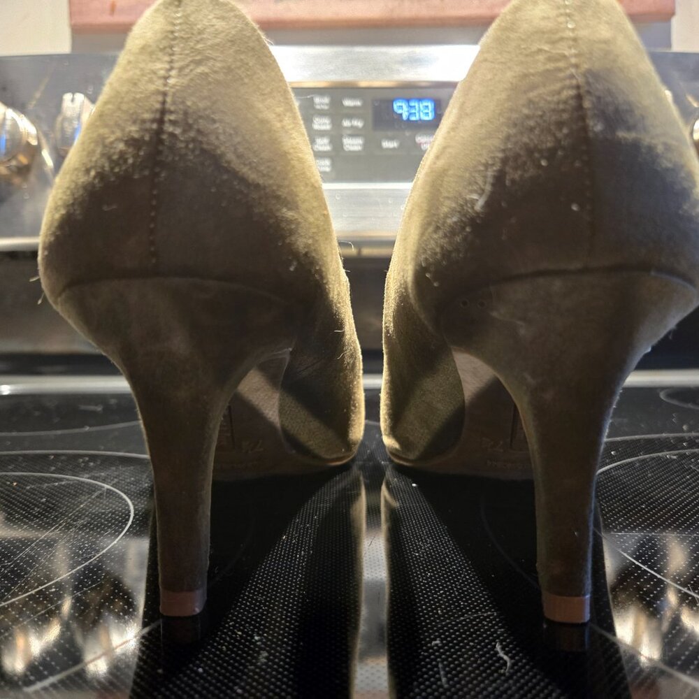 Olive Green Heels 7 1/2 - Picture 3 of 3